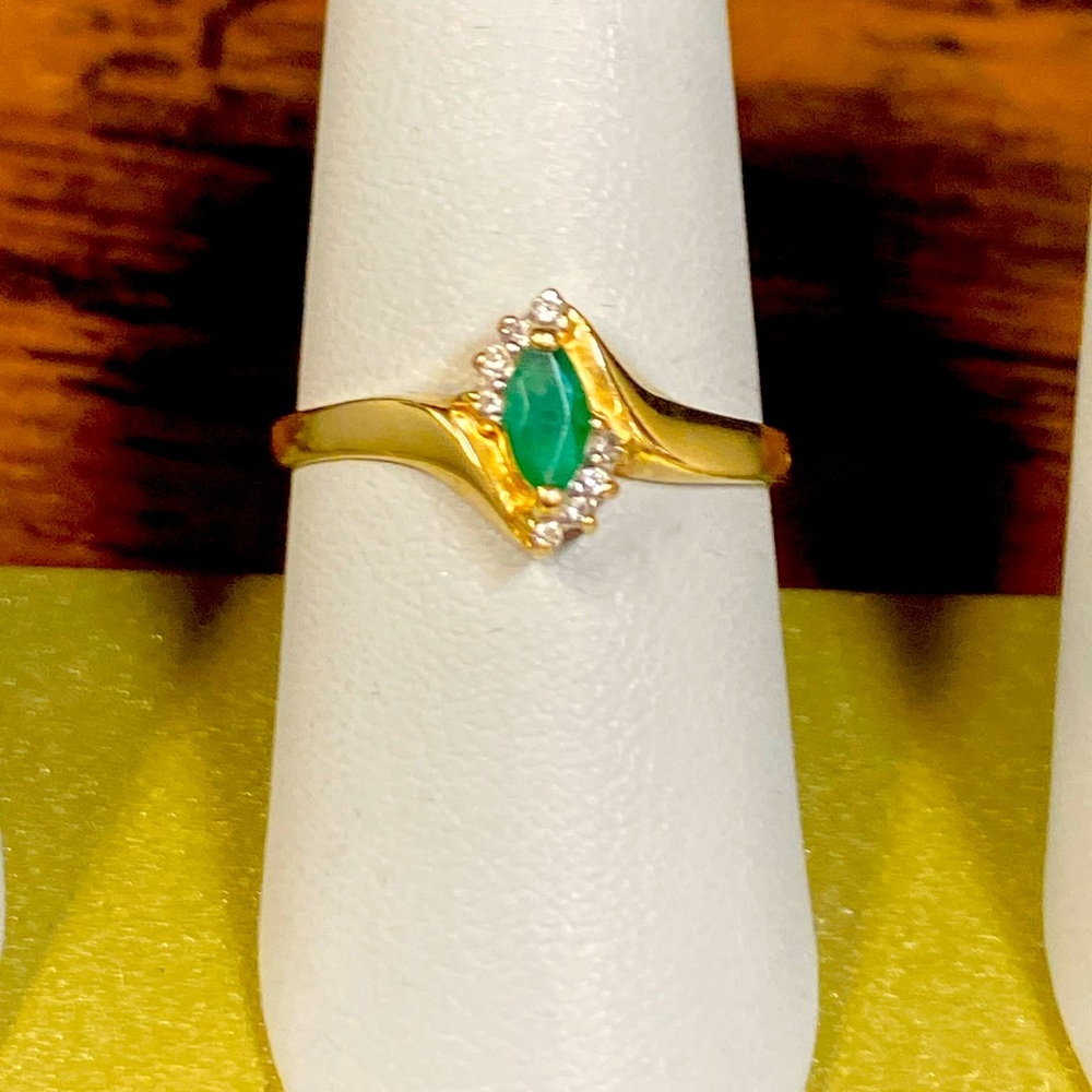 435151 14k Yg Diamond emerald ring